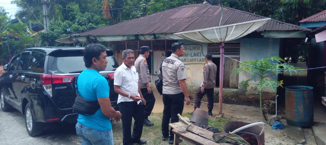Kasat Reskrim Bersama Kasi Propam Polres Kuansing dan Satpol PP Kuansing Cek Lokasi Banjir Yang Terj